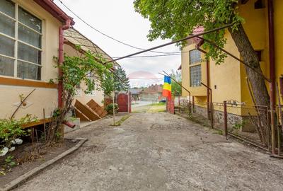 Proprietate compusa din doua case - zona linistita  155.000 euro - 8