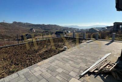 Casă cu 4 camere cu Teren 5.5 Mp în Central - 2