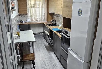 Apartament cu 3 camere decomandat în Simeria - 1