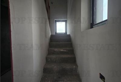 Casă cu 7 camere cu Canalizare în Rahova - 11