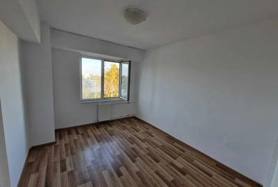 Apartament cu 2 camere decomandat în Pelican - 2