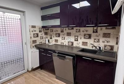 Apartament cu 3 camere decomandat în Rovine