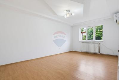 Apartament cu 3 camere decomandat în Spital