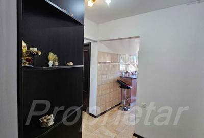 Apartament cu 2 camere decomandat în CET - 7