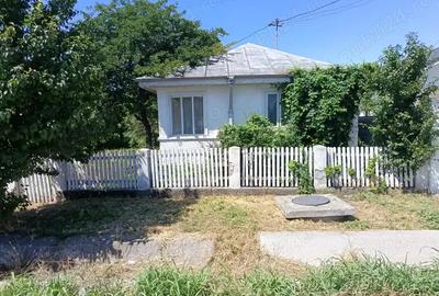 Casa cu teren de vanzare