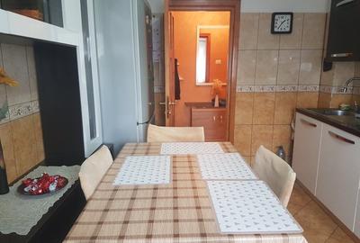 Apartament doua camere semidecomandat, etaj trei renovat bucatarie mare, mobilat - 6