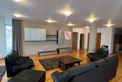 Apartament cu 4 camere semidecomandat în Ultracentral