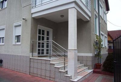 Vand casa in Deva, zona ultracentrala, constructie noua, s-a realizat in anul 2000, se compune - 1