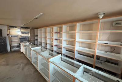 Spațiu comercial, de 98 mp, în Central - 4