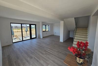 Casa langa padure cu curte generoasa 704 mp - 3