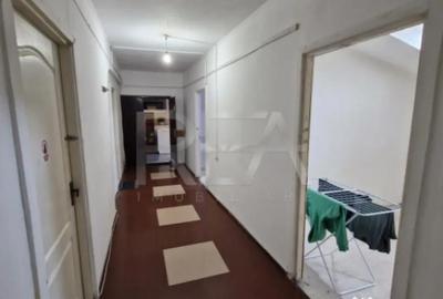 Casă cu 13 camere cu Canalizare în Vitan - 1