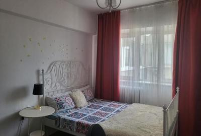Apartament cu 3 camere decomandat în Victoriei