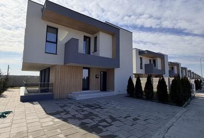 Casă cu 4 camere cu Teren 400 Mp în Domnești - 2