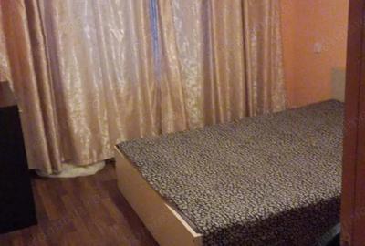 Apartament cu 3 camere semidecomandat în Apărătorii Patriei