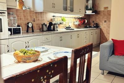 Casă cu 4 camere în Central - 2