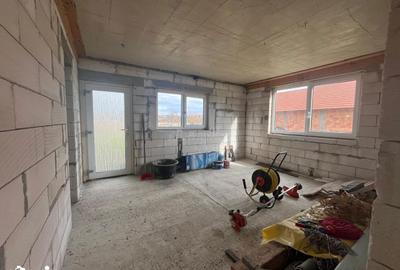 Casă cu 5 camere cu Teren 1414 Mp în Știuca - 2