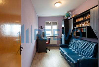 Apartament cu 3 camere semidecomandat, mobilat în Narcisa