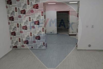 Spațiu comercial, de 72 mp, în Central - 7