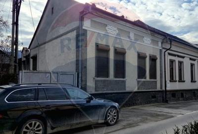 Casă cu 5 camere cu Teren 809 Mp în Central - 2