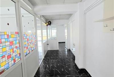 Spațiu comercial, de 100.30000305176 mp, în Capitol - 5