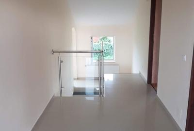 Casă cu 4 camere în Dumbrăvița - 3