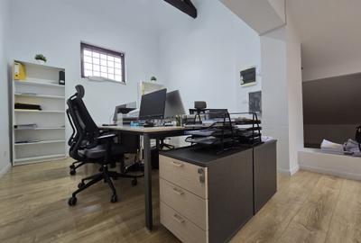 Apartament cu 8 camere decomandat în Aviatorilor - 17