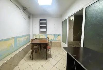 Spațiu comercial, de 175 mp, în Central - 4