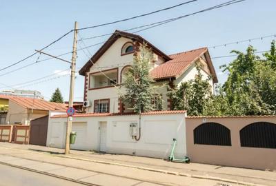 Casă cu 7 camere cu Teren 280 Mp în 1 Mai - 3