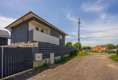 Casa moderna 3 dormitoare,140m2,living generos, loc - 2