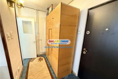 Garsonieră decomandată în Democrației - 2