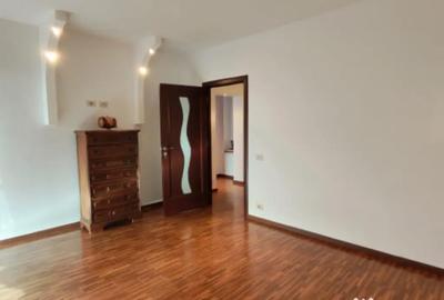 Apartament cu 4 camere decomandat în Central - 14
