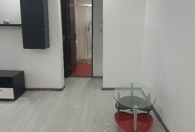 Apartament trei camere, semimobilat, renovat frumos, etaj 3, Mioritei - 7