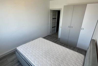 Apartament cu 4 camere decomandat în Tractorul - 2