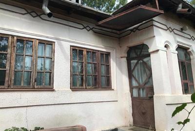 Casă cu 3 camere cu Teren 2600 Mp în Bradu - 1