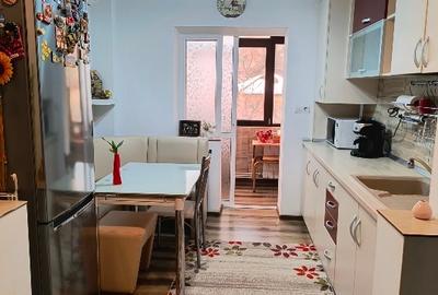 Apartament cu 2 camere decomandat, mobilat în C5 - 2
