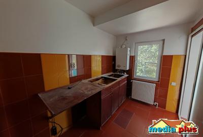 Închiriere cameră + baie și bucătărie, curte comună – zona Liceul Marin Coman - 4