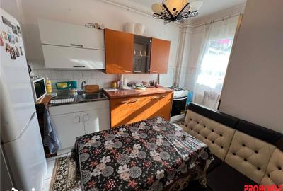 Apartament cu 3 camere, mobilat în Milcov