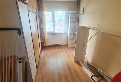 Apartament cu 3 camere semidecomandat în Astra