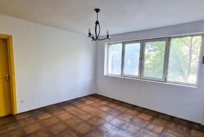 Apartament cu 3 camere semidecomandat, mobilat în Gara de Nord