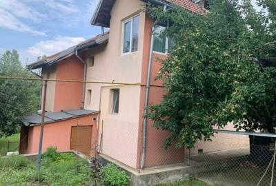 Casă cu 5 camere cu Teren 700 Mp în Goranu - 2