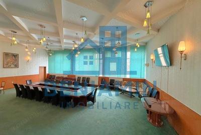 22 camere cu grup sanitar propriu-Sala conferinte-Central-Business - 2