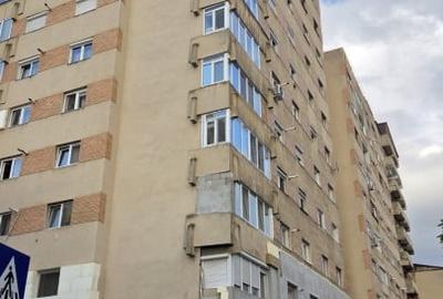 Apartament cu 4 camere decomandat în Micro 16 - 1