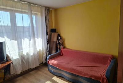 Apartament cu 3 camere semidecomandat în Central - 1