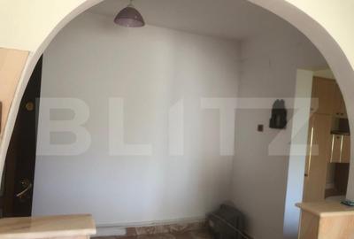 Apartament cu 3 camere semidecomandat, mobilat în Micro 16