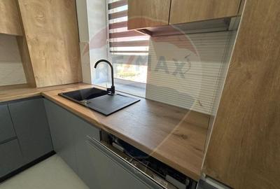 Apartament cu 3 camere decomandat în Tractorul - 2