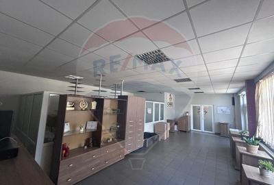 Inchiriere spatiu multifunctional: 2000 EUR/luna