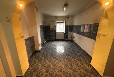 Apartament cu 3 camere decomandat în Micro 3 - 6