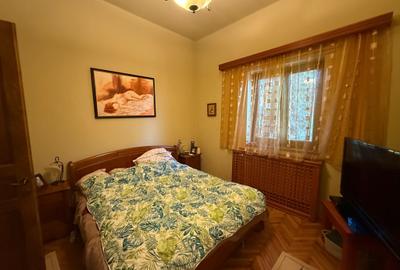 Apartament 4 camere,decomandat,etaj 1 + curte privata,zona ultracentrală Apartament 4 camere,decomandat,etaj 1 + curte privata,zona ultracentrală - 6