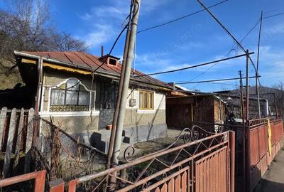 Casa cu 600mp de teren Aproape de centru Valenii de Munte. - 4
