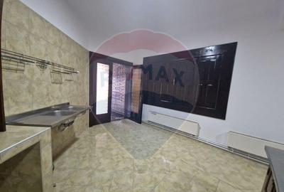 Spațiu comercial, de 713 mp, în Eșelnița - 4
